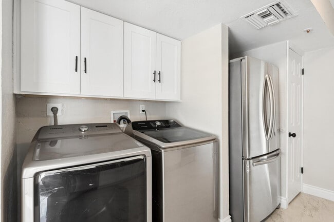 Building Photo - 7826 E Heatherbrae Ave