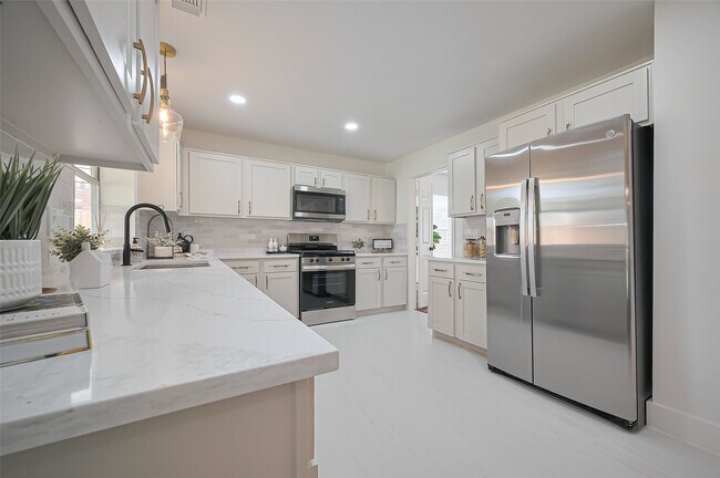 Building Photo - 5615 Haven Point Dr