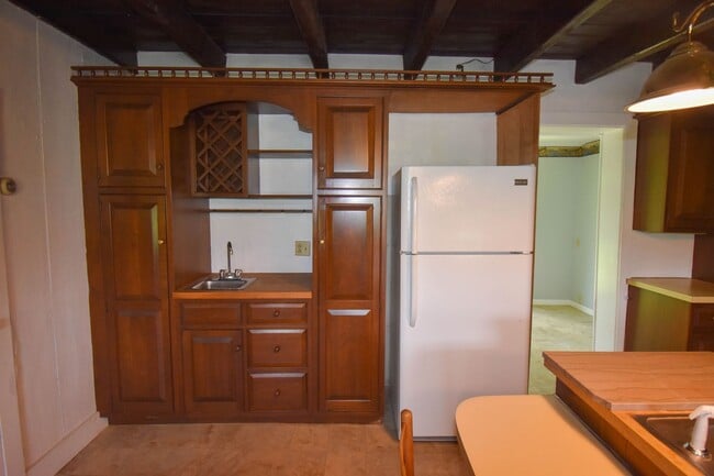 Building Photo - Large Home on Jacksonville Rd with Laundry!