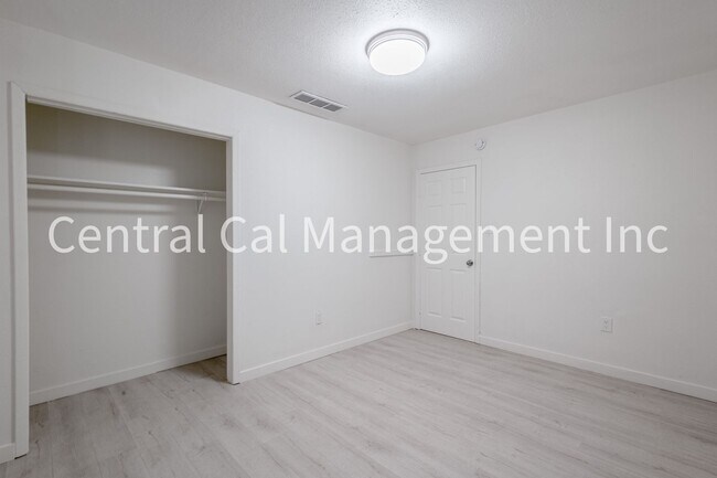 Building Photo - 1313 E Planz Rd