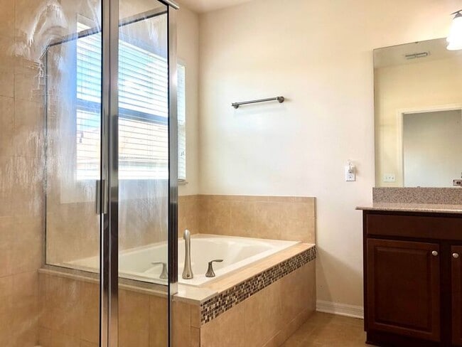 Building Photo - Nice 3/2.5 Two Story Condo in East Orlando!