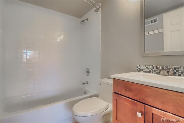 Building Photo - 16229 Hedgeway Dr