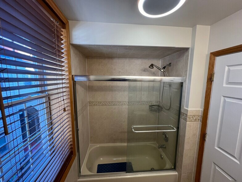 Building Photo - 358 Summer Ave