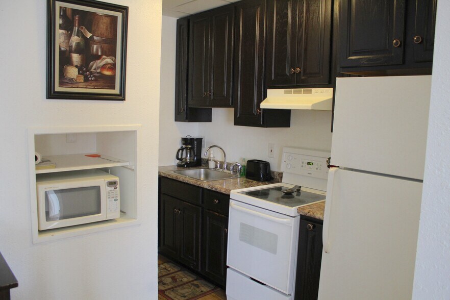 Building Photo - 1001 6th Ave N