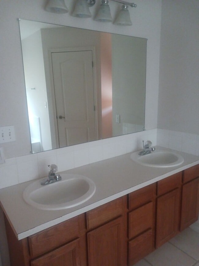 Building Photo - 3 Bedroom Single Family Home in Ramona
