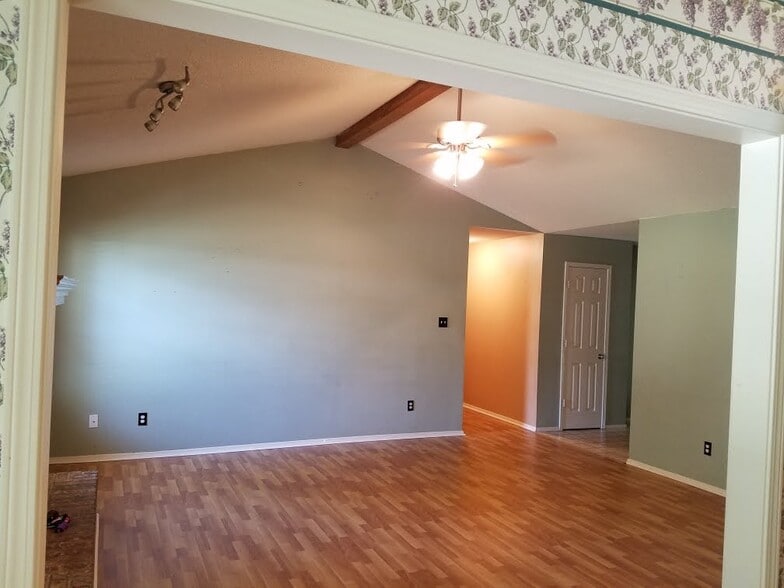 Building Photo - 2206 Aspen Ter