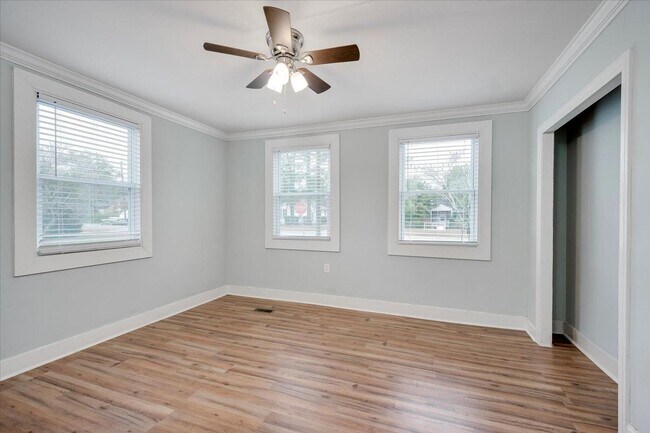 Building Photo - 3 Bedroom 2 Bath House for rent!