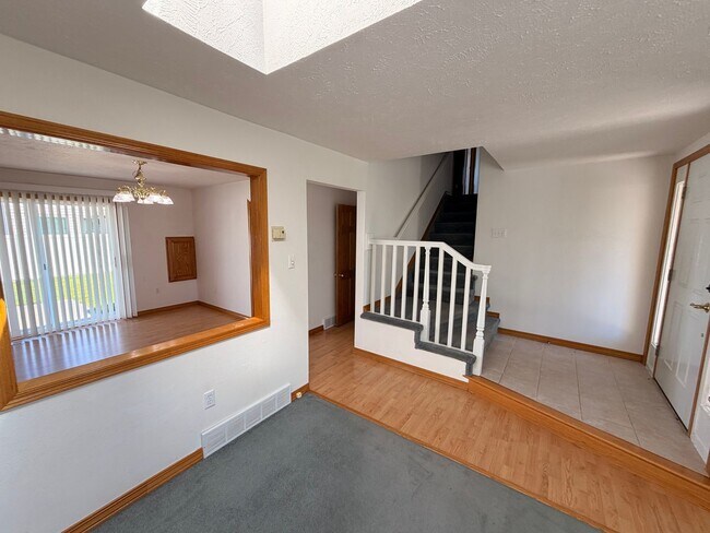 Building Photo - Spacious 3 Bed, 2.5 Bath House in Spokane Valley!