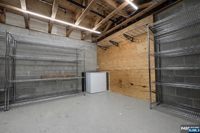 Building Photo - 1120 Hyde Park Ct