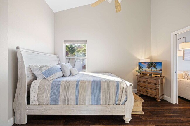 Building Photo - BEAUTIFUL COACH HOME AT WINDSOR PLACE IN B...