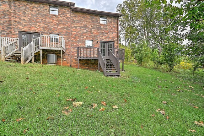 Building Photo - 182 Hart Rd