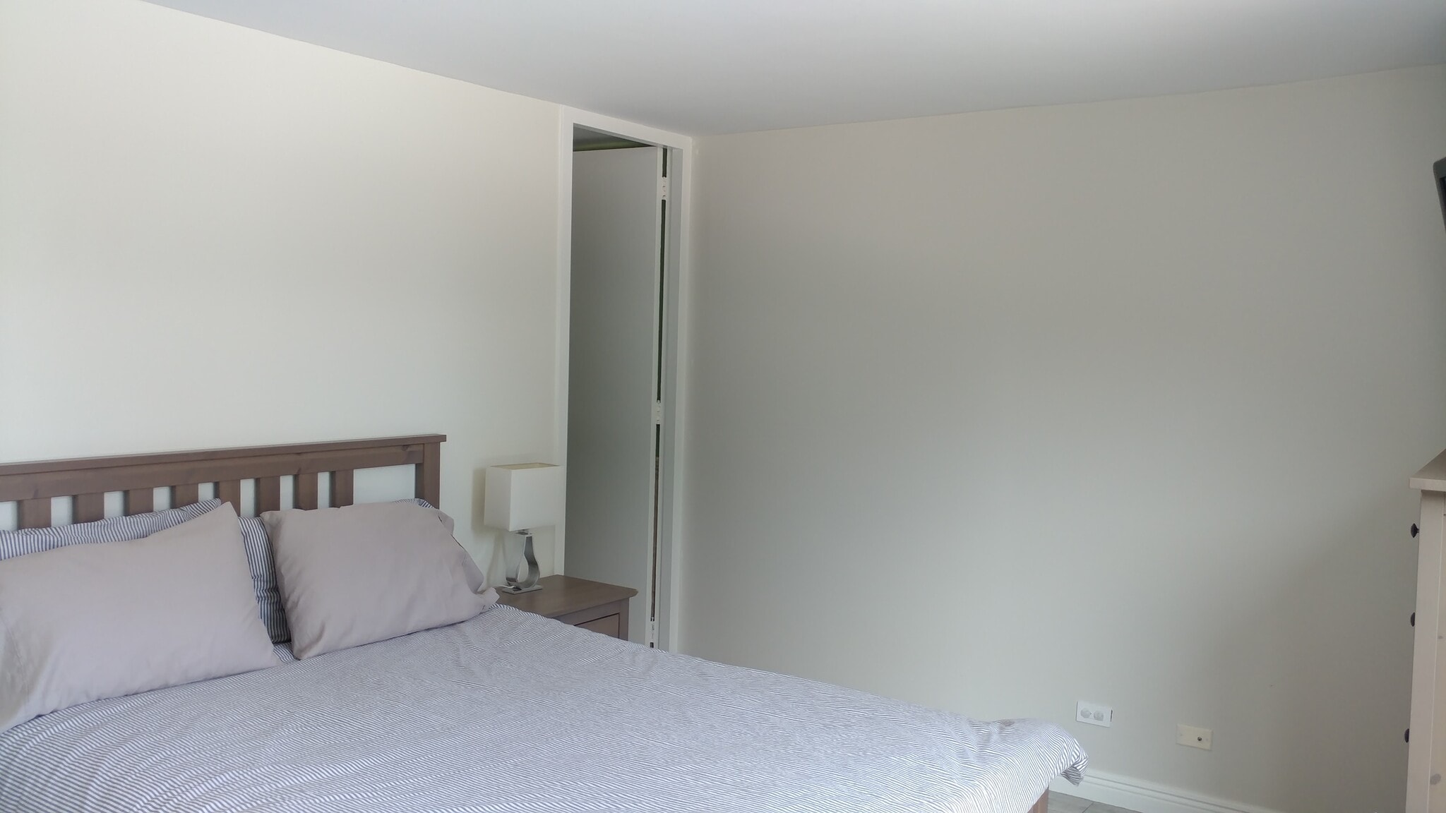 Bed 1 En-Suite - 720 W Gordon Terrace