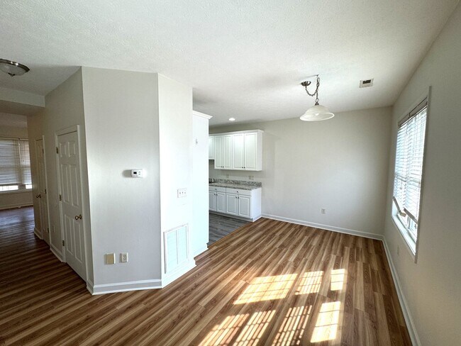 Building Photo - Taylor Spring Townhouse With Garage and Basement