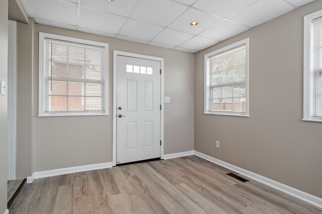 Building Photo - For the Big Dawgs