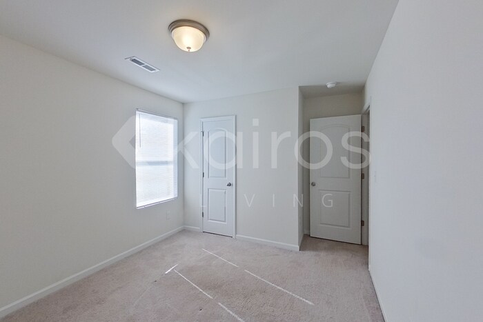 Building Photo - 2051 Country Pl