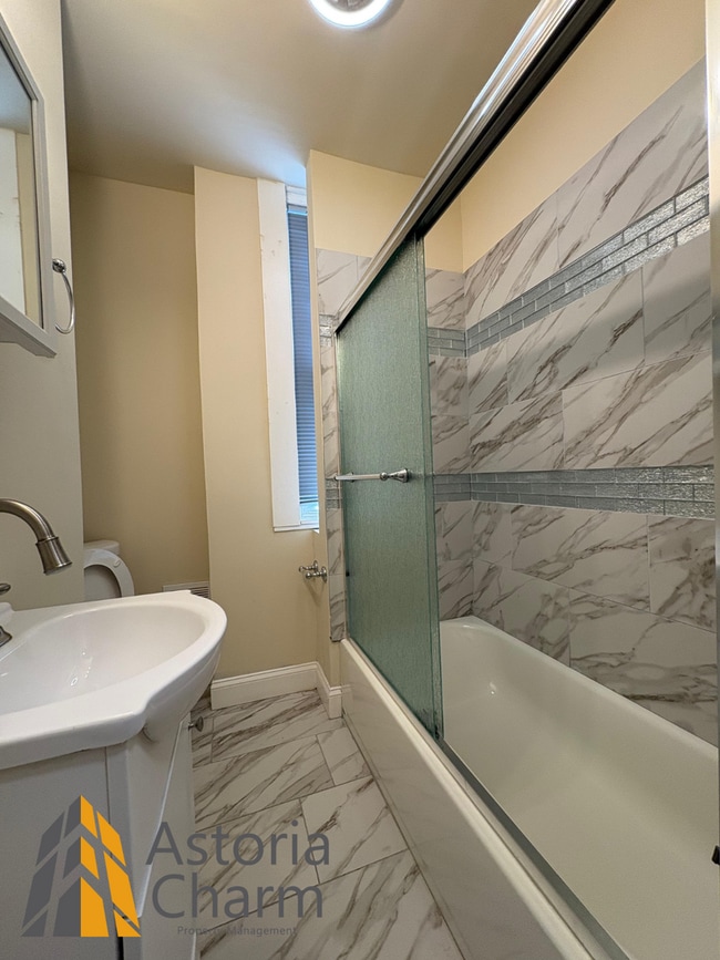 Building Photo - Move-In Ready 4-Bedroom Home with Updated ...