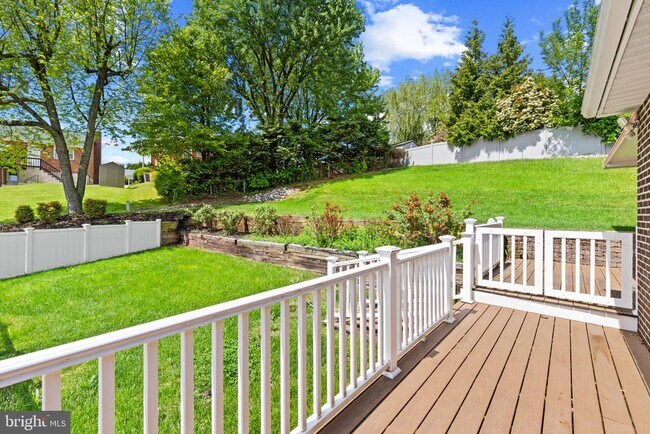 Building Photo - 8006 Woodhaven Ct