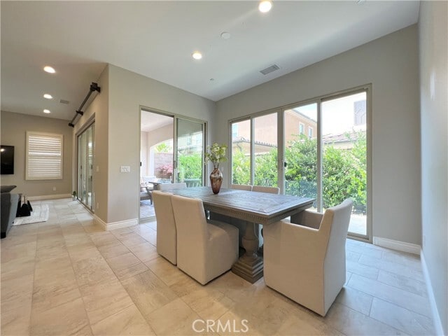 Building Photo - 104 Cordial