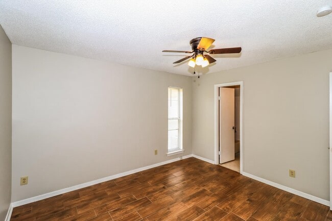 Building Photo - 2145 Bobolink Trail