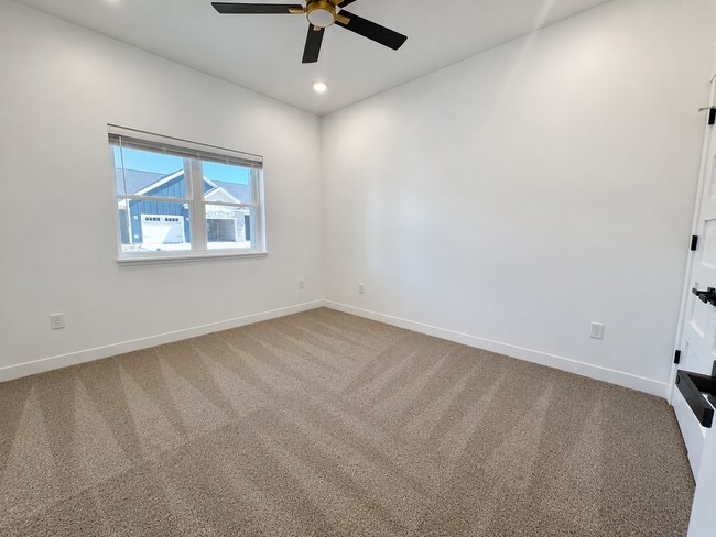 Building Photo - 1712 Whitetail Way