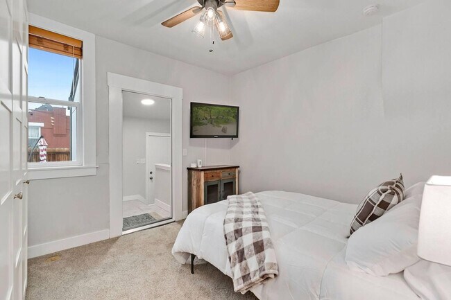 Building Photo - 3022 California St