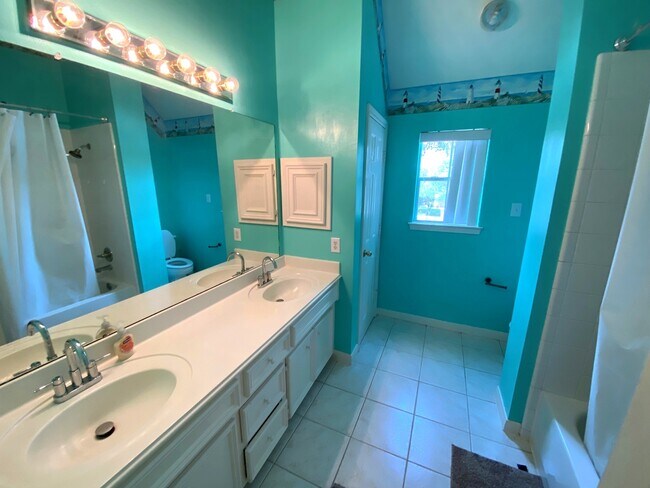 Building Photo - 3806 Shady Harbor Dr