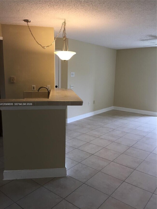 Building Photo - 12870 Vista Isles Dr