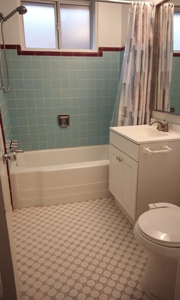 Building Photo - 425 N 20th Ave