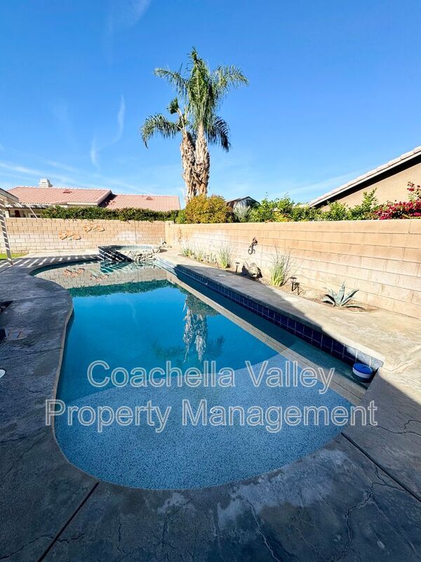 Building Photo - 48201 Cll Del Sol