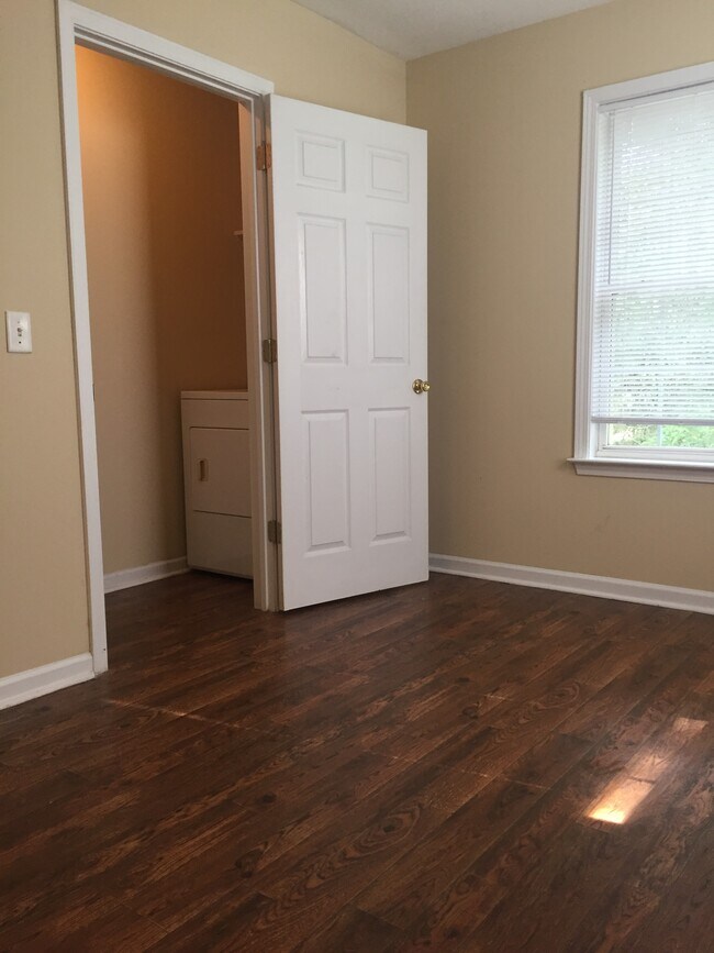 Building Photo - 5606 Landings Pkwy