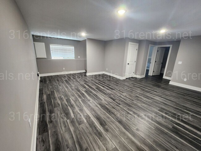 Building Photo - 5267 N Toben Ct