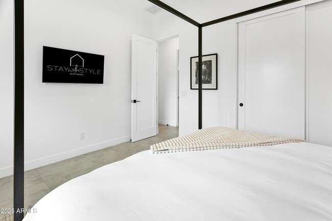 Building Photo - 4002 N 33rd Pl