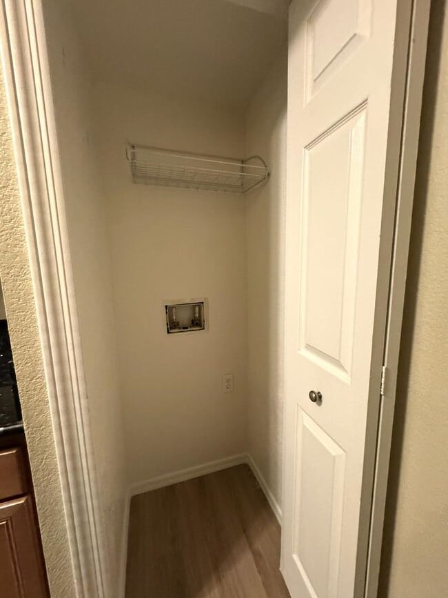 Building Photo - MELROSE DISTRICT CONDO WITH HUGE MOVE-IN SPECIAL – HALF OFF FIRST & SECOND MONTH’S RENT!