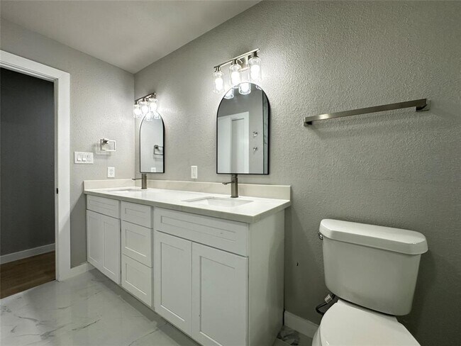 Building Photo - 5926 Par 4 Dr