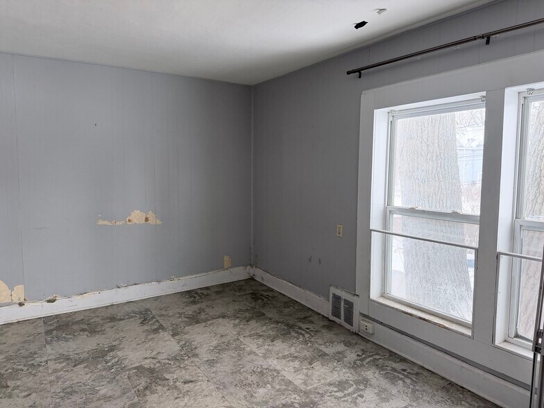 Building Photo - 503 N Eastwood Dr