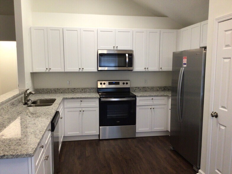 Building Photo - 126 Aquinnah Dr