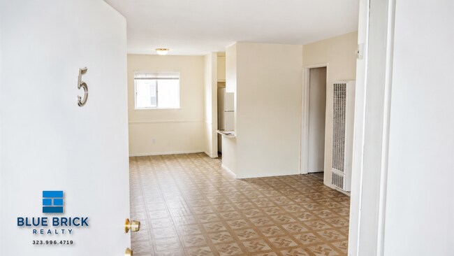 Building Photo - 6929 Whitsett Ave