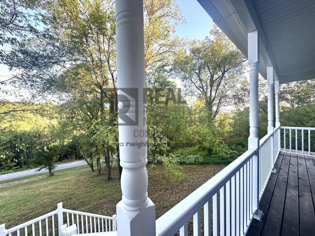 Building Photo - 286 Emily Ln