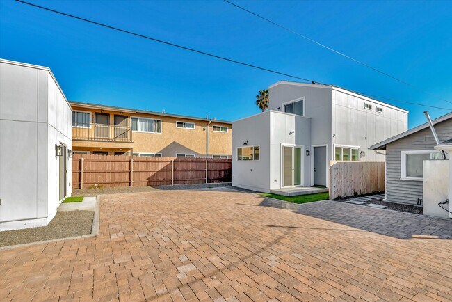 Building Photo - 4048 Cherokee Ave