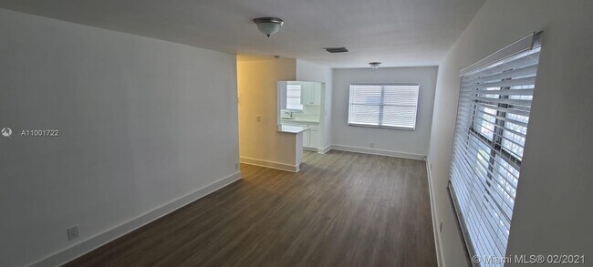 Building Photo - 3856 S Circle Dr