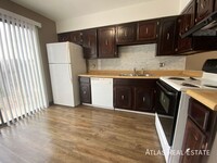 Building Photo - 25 Royal Crest Dr