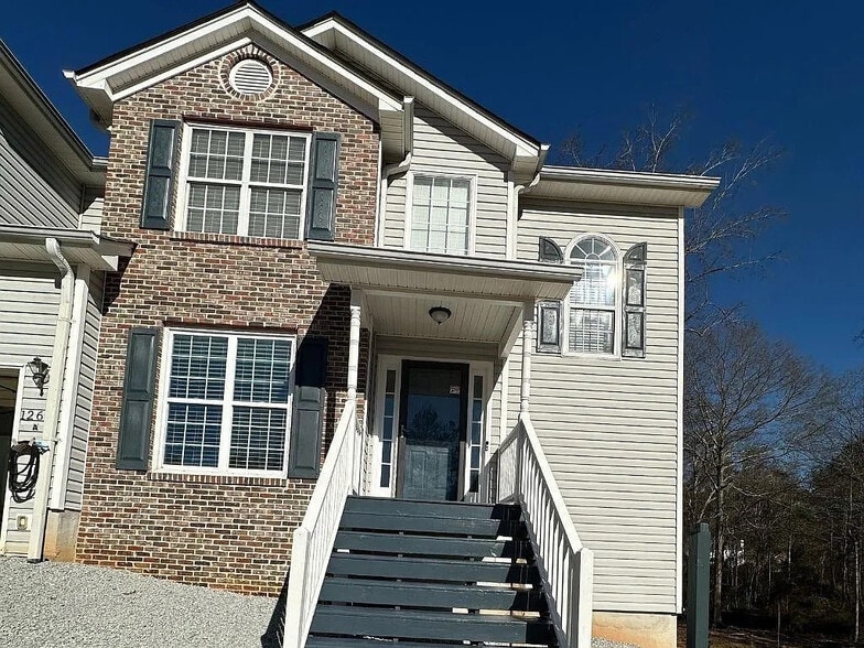 Building Photo - Room in House on Lakeview Rd
