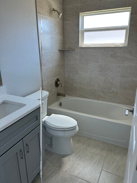 Building Photo - 2400 Carpenter Ln