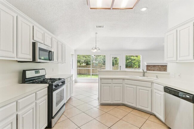 Building Photo - 800 Mountain Ridge Dr