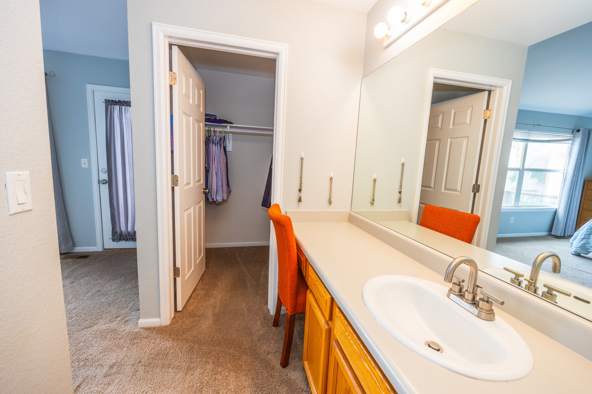 Main Bathroom and Closet - 6270 Everett Ct