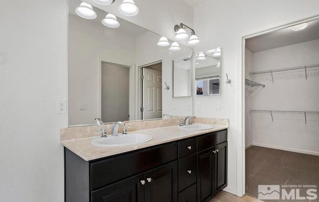 Building Photo - 10772 Ridgebrook Dr