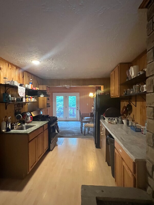 Building Photo - 422 Laurel Ave