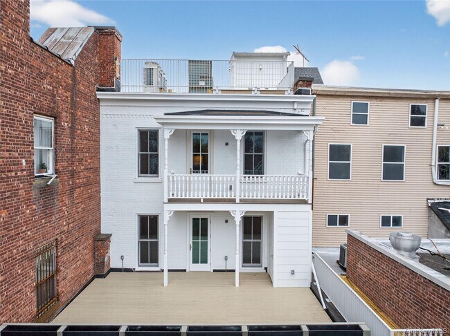 Building Photo - 316 Wall St