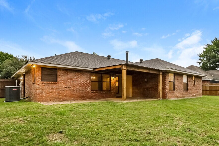 Building Photo - 508 Pleasant Valley Dr