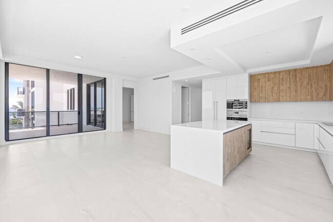 Building Photo - 305 Briny Ave